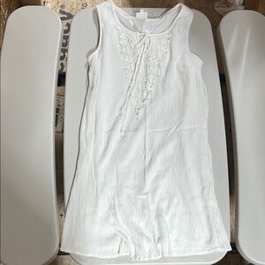 Elegant White Sleeveless Dress